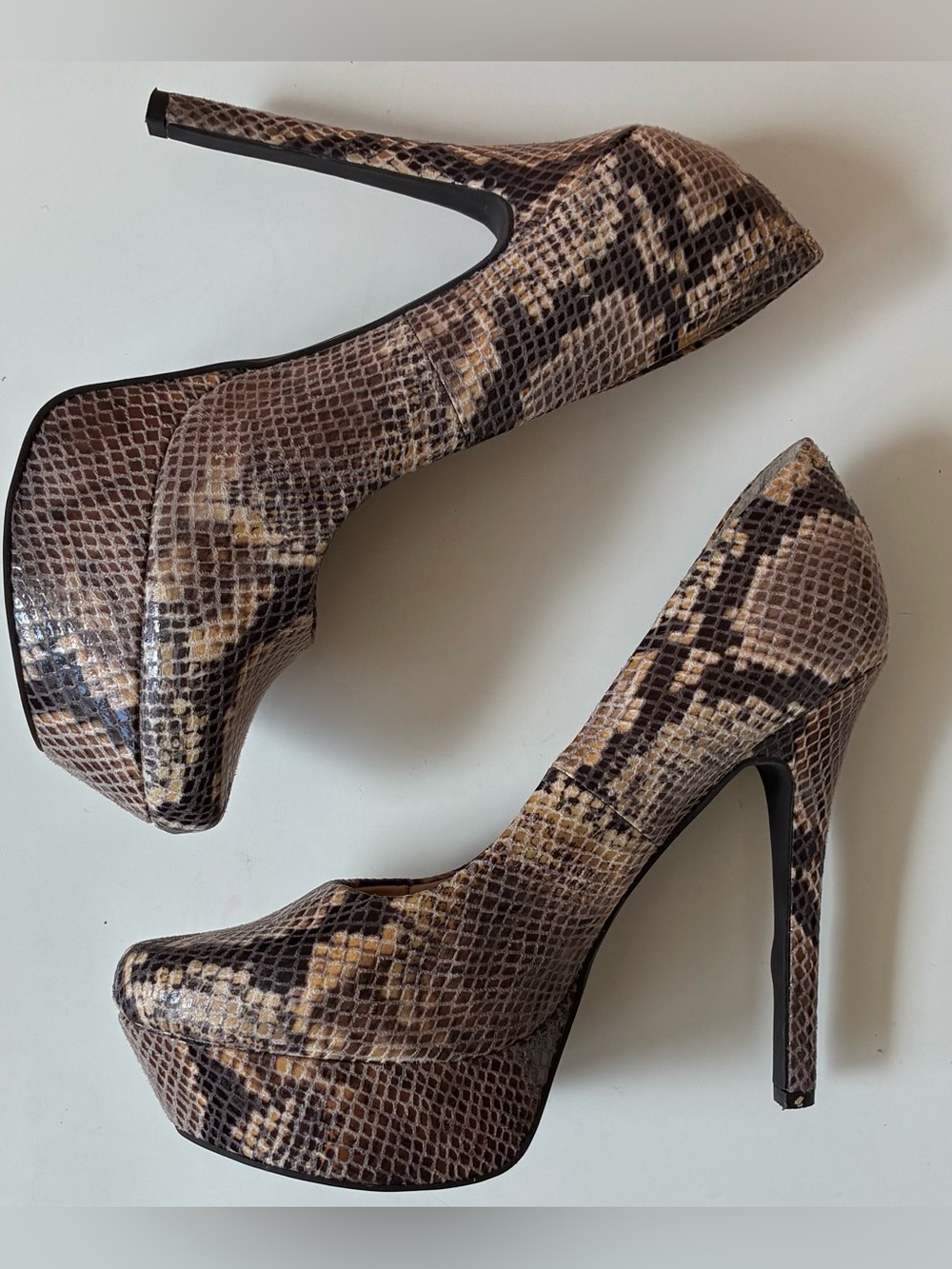 Jessica Simpson Snake Pattern Platform Pumps - Waleo 8M/38